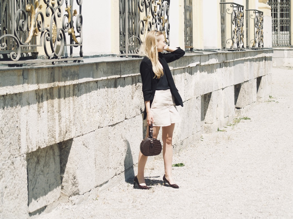 leinen-shorts-beige-seitlich