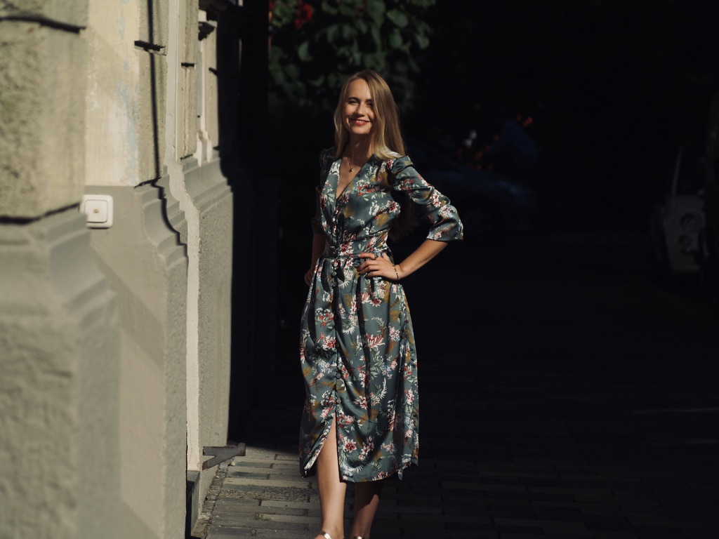 sommerkleid-aus-georgette-ganze-ansicht