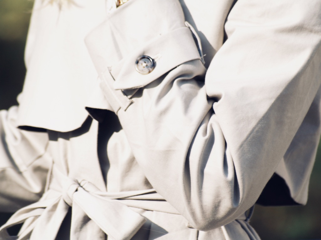 trenchcoat-naehen-detail-armguertel